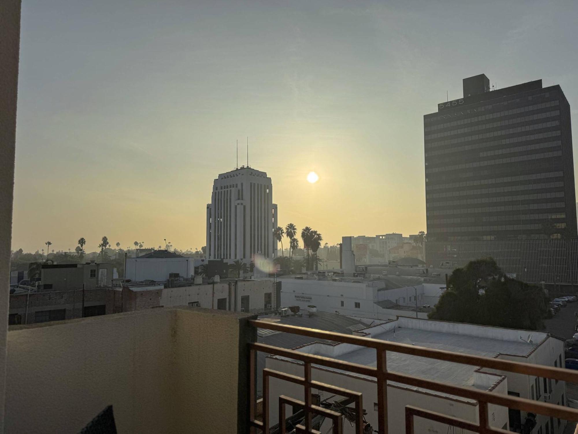 Bright & Spacious In Iconic La Neighborhood-free Parking Los Ángeles