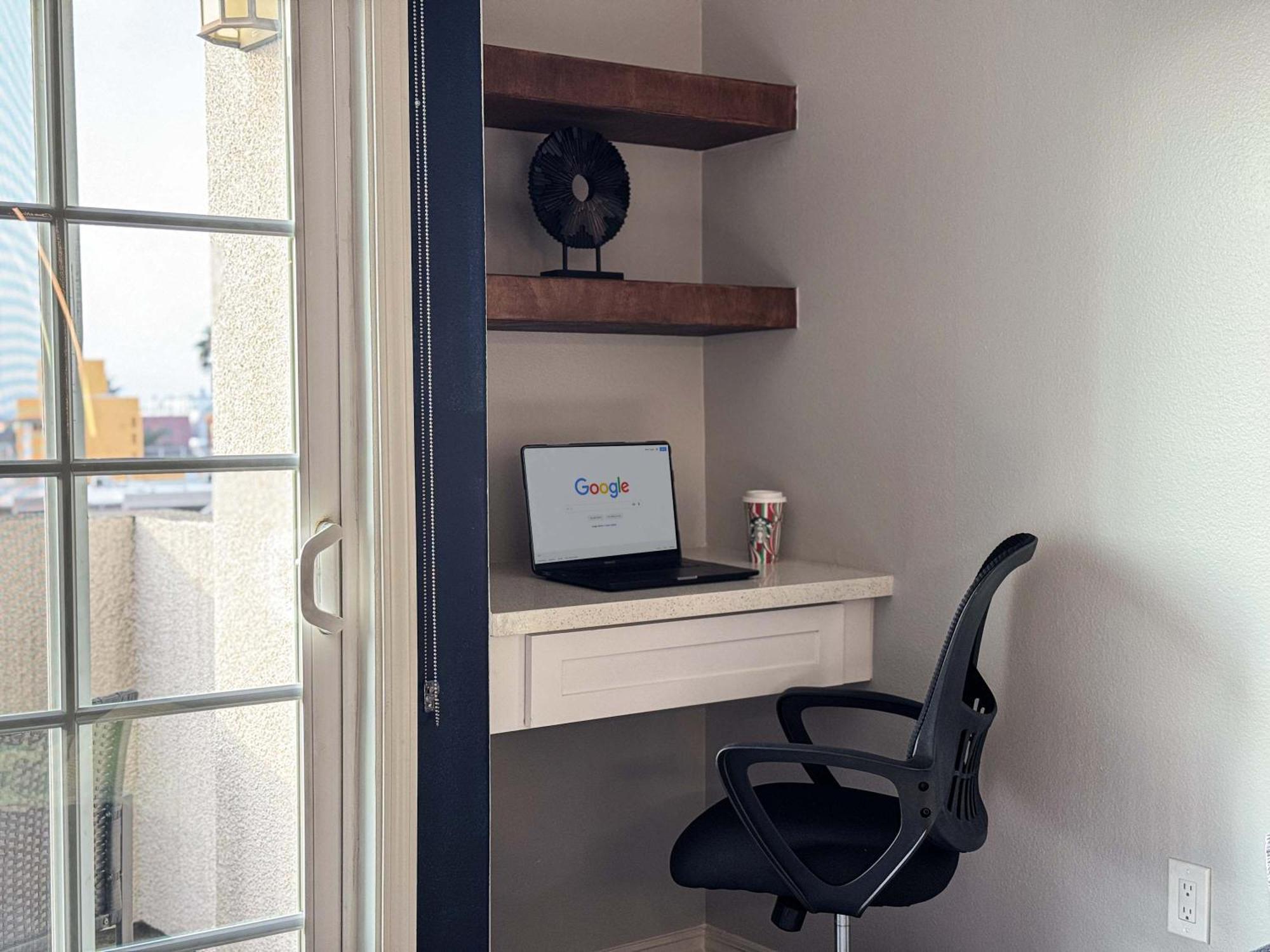 Bright & Spacious In Iconic La Neighborhood-free Parking Apartamento